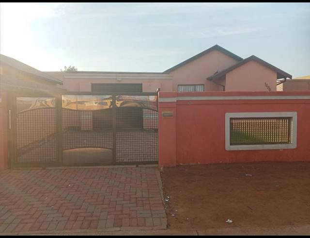 2 BEDROOM HOUSE FOR SALE IN BRAAMFISCHERVILLE